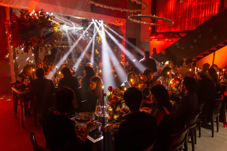 Sit down dinner with white pinspot lighting and warm ambient uplighting
