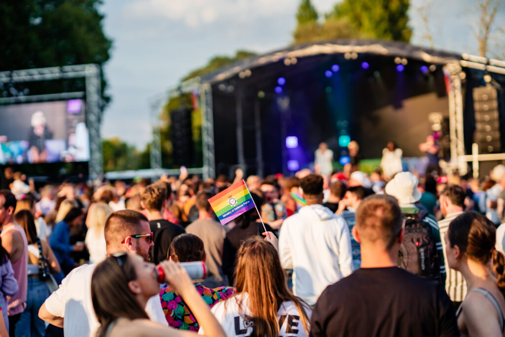 8x6m arc main stage with Reading crowd in front